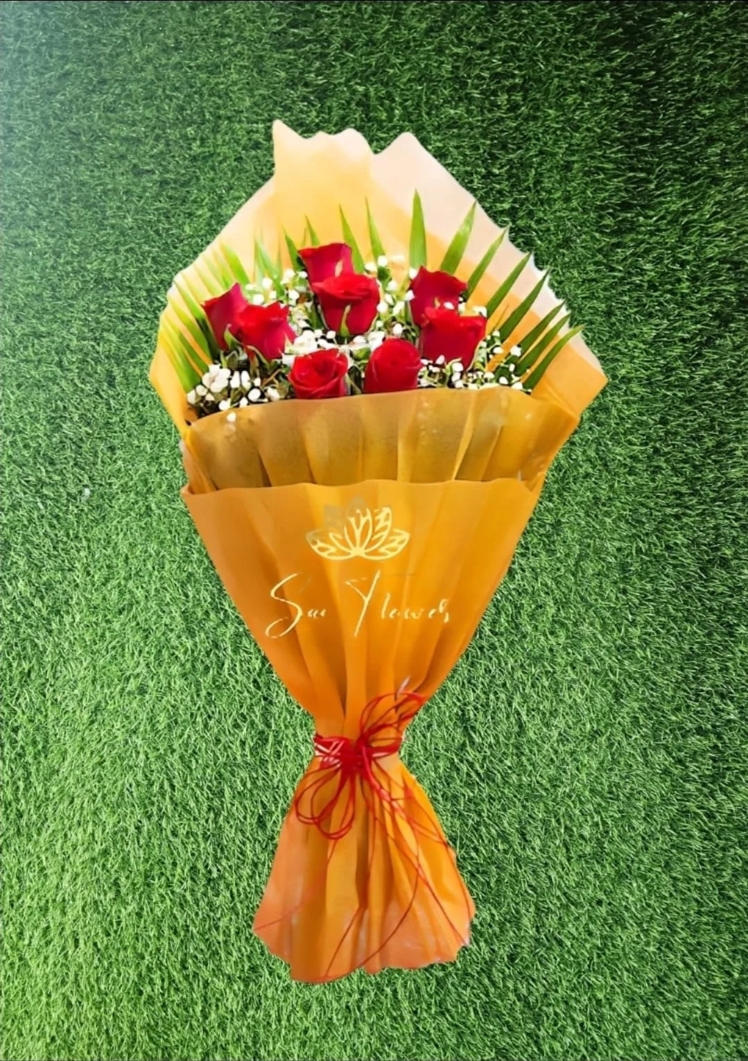 Elegant 8 Red Rose Petite Bouquet - Gold Designer Wrap